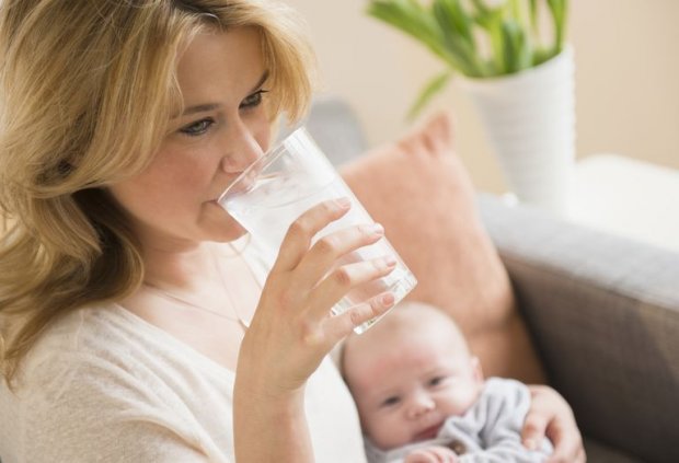 Питьевой режим у кормящей мамы во время грудного вскармливания