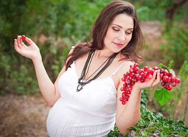 Беременная и виноград