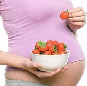 Можно ли есть клубнику во время беременности